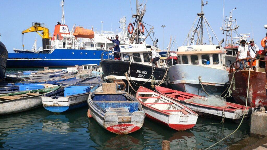 Embarcações de pesca passam a ser fiscalizadas por satélite em Cabo Verde
