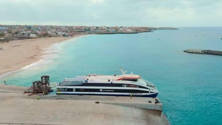 CV Interilhas reforça viagens para o Maio