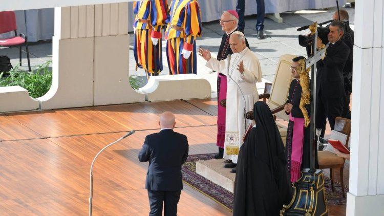 Papa Leão XIV defende dignidade humana como dom de Deus