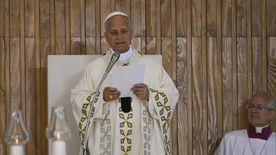 Papa pede proteção especial de crianças forçadas a deixar as suas casas