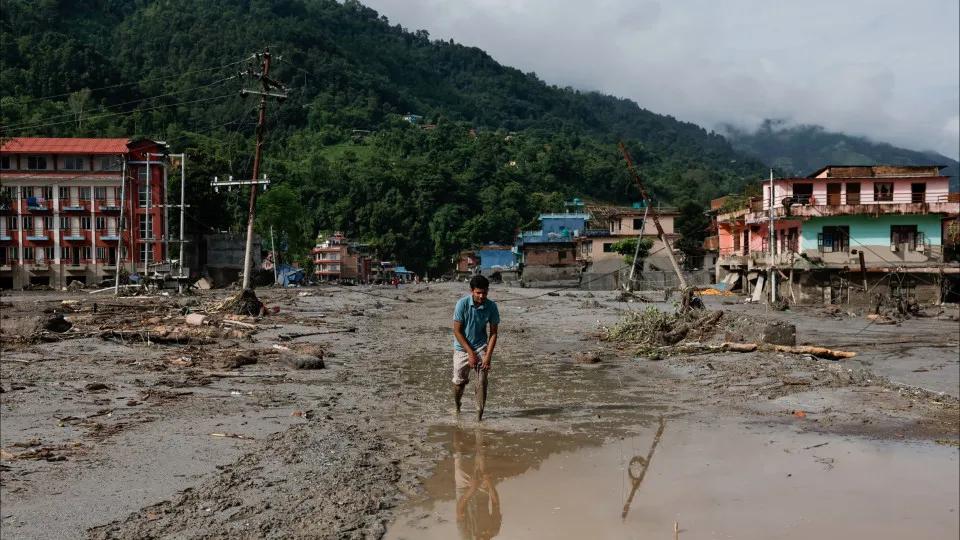 Nepal: Desaparecidos disparam para mais de 5.600. Há 1.280 mortos