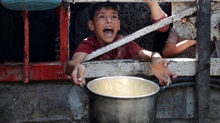 Papa em mensagem à FAO: “Jamais usar o pão como arma de guerra”