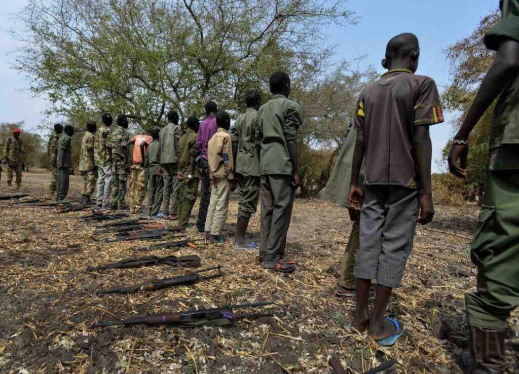 África cria primeira convenção para desarmamento de crianças-soldado