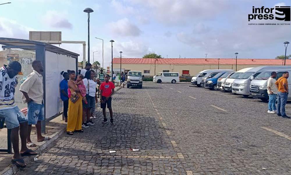 Sal: Paralisação de hiaces nos Espargos deixa utentes sem alternativa após tentativa de aumento da tarifa