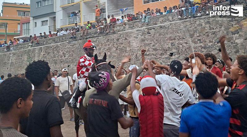 Festas de Santo António: Égua Marisia regressa às pistas e reconquista título na corrida de cavalos