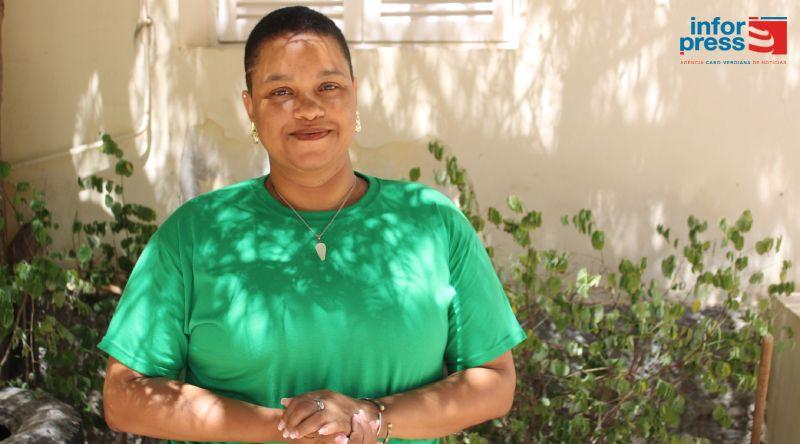 Terapeuta Holística Defende Educação Pública para Desmistificar a Classe