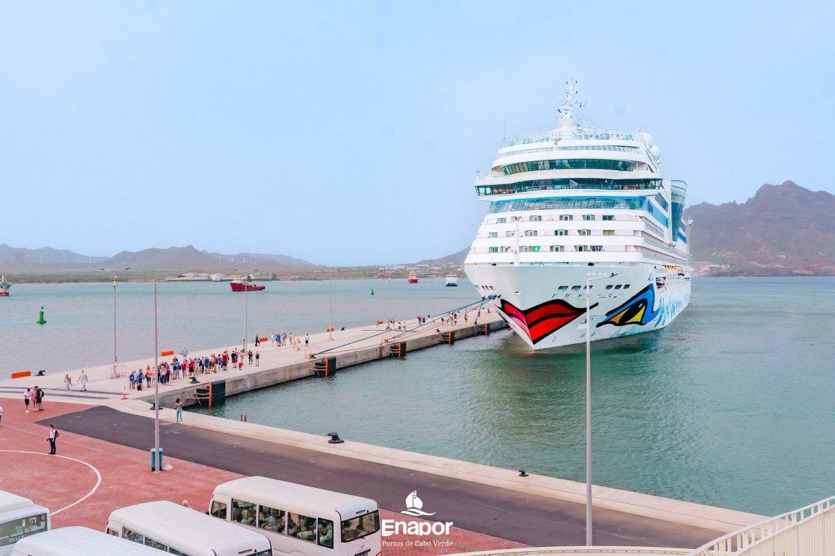 Navio com mais de 2 mil passageiros marca início da temporada de cruzeiros em Cabo Verde