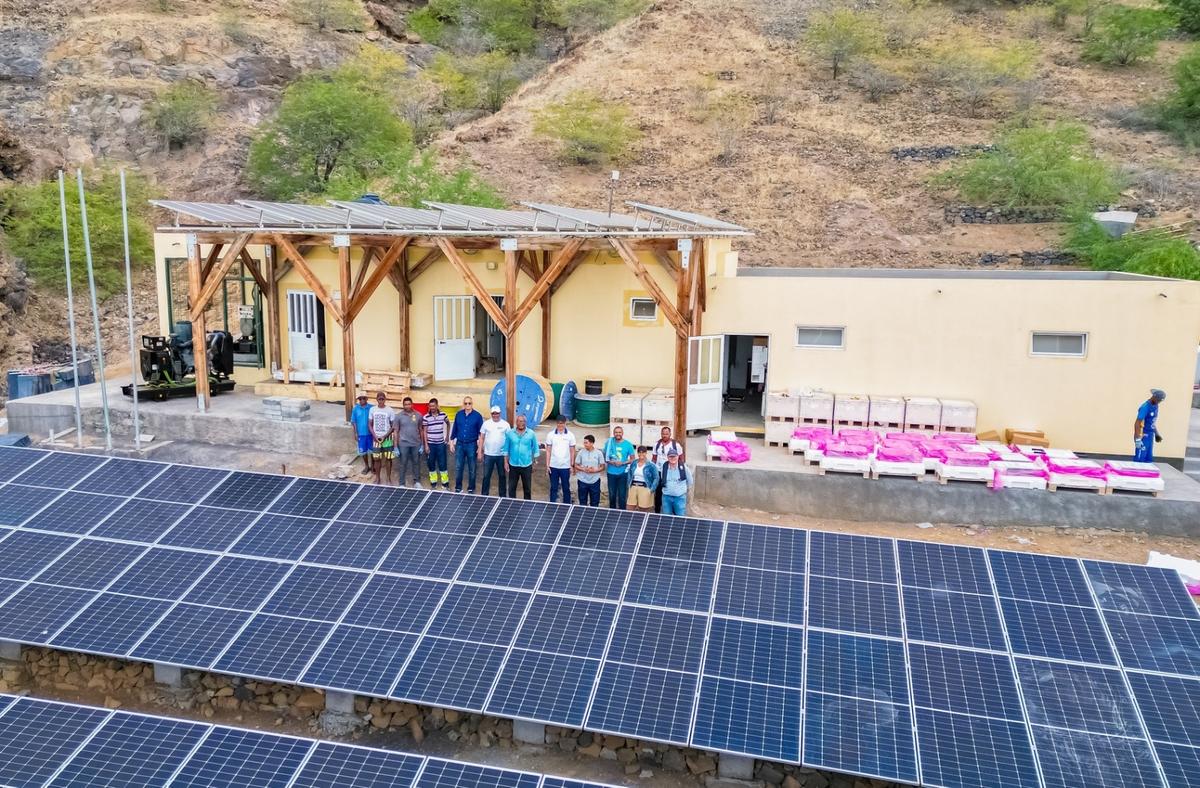 Ministro Alexandre Monteiro visita a localidade de Monte Trigo