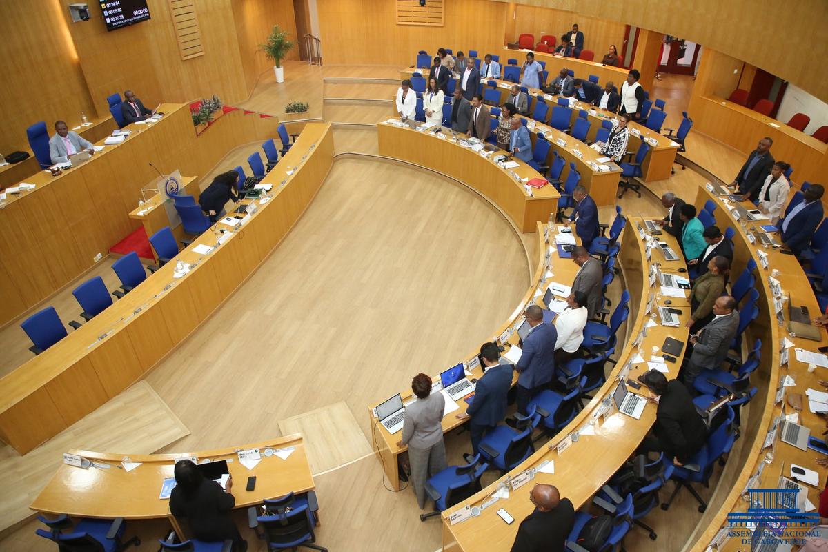 Parlamento aprova Lei sobre Regime e Assistência Jurídica