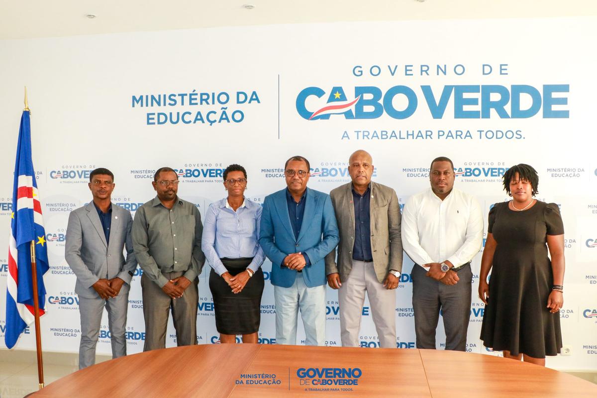 Ministro da Educação reúne-se com Sindicato dos Professores de Santiago