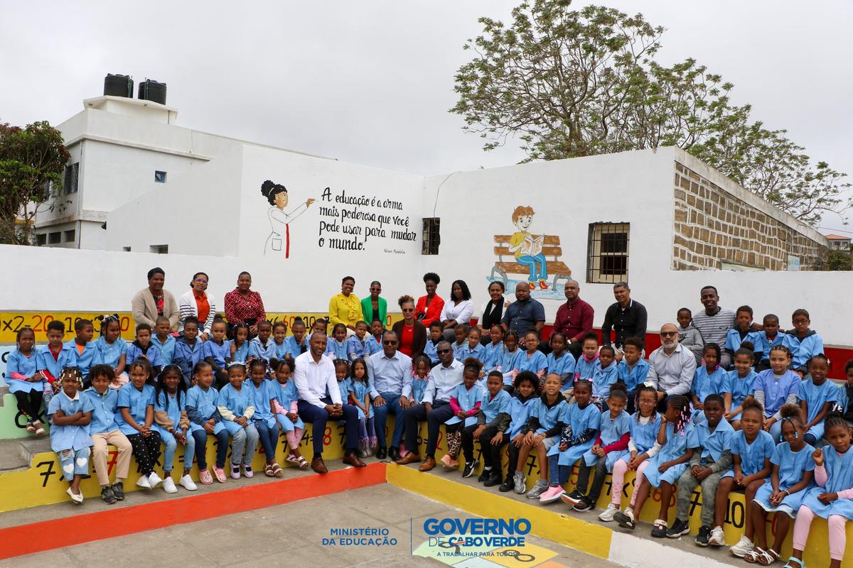 Ministro Amadeu Cruz elogia resultados extraordinários da educação na Brava