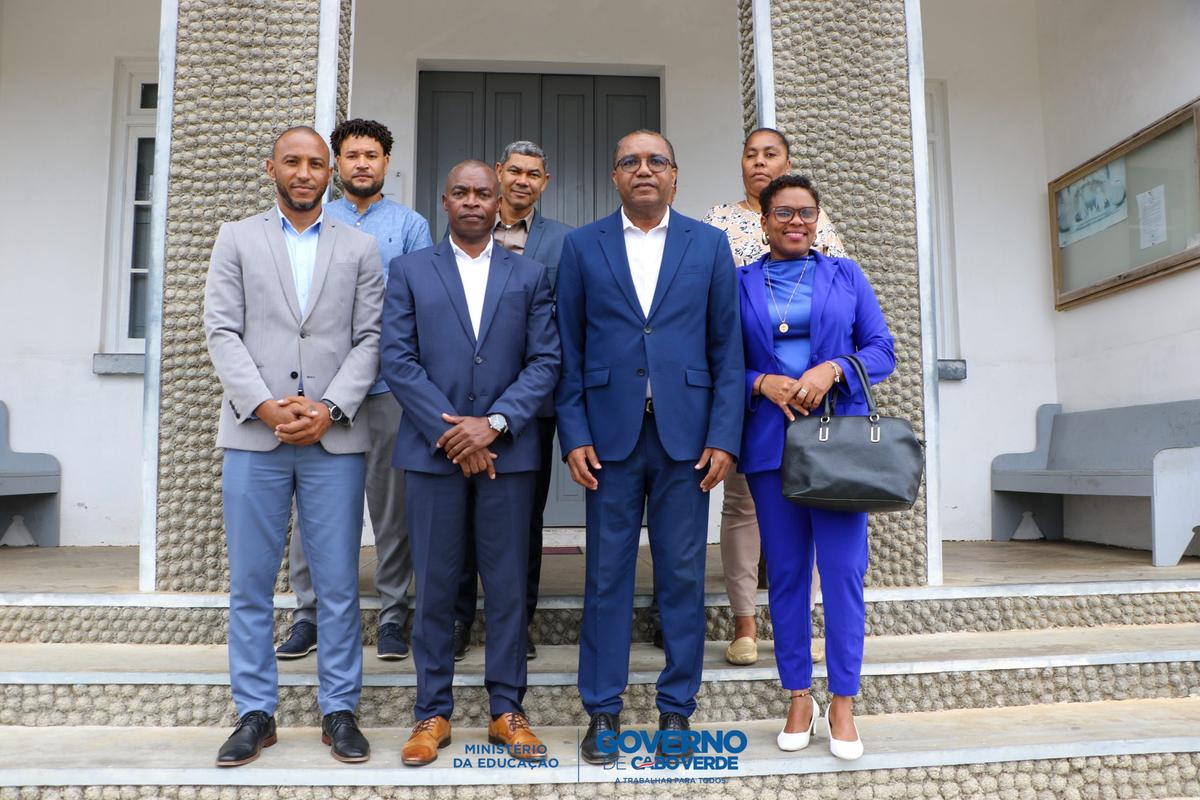 Ministro da Educação em Visita Oficial à Brava