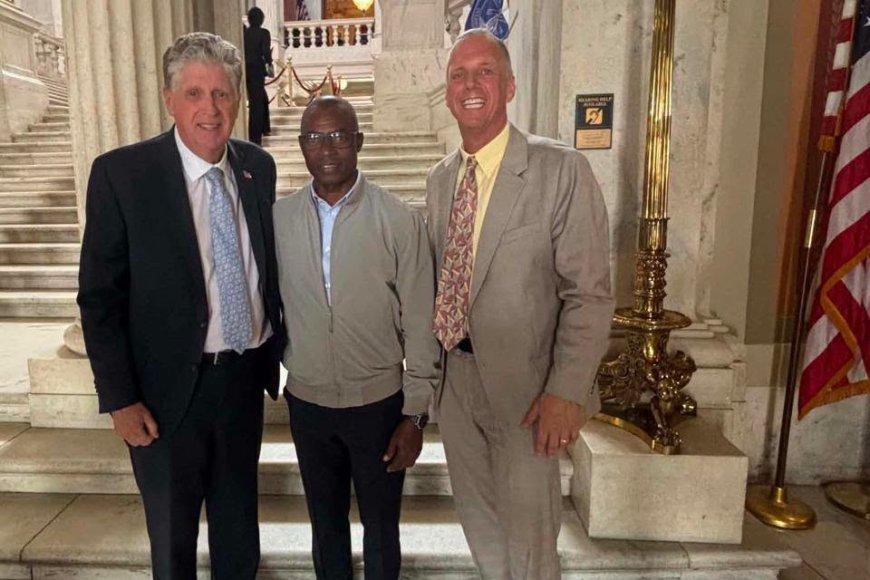 Presidente da Câmara da Brava recebido pelo Governador de Rhode Island e pelo Mayor de Pawtucket