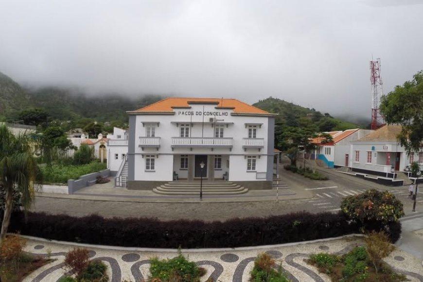 Antigo Edil Acusado de Controlar Página Oficial do Município