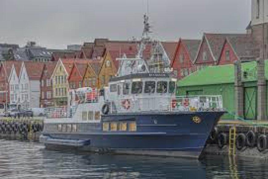 Um barco do passado que inviabiliza o futuro de uma ilha