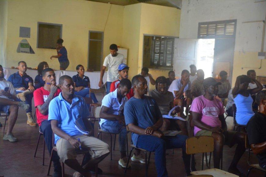 Brava capacita homens do mar na técnica de reparação de motores