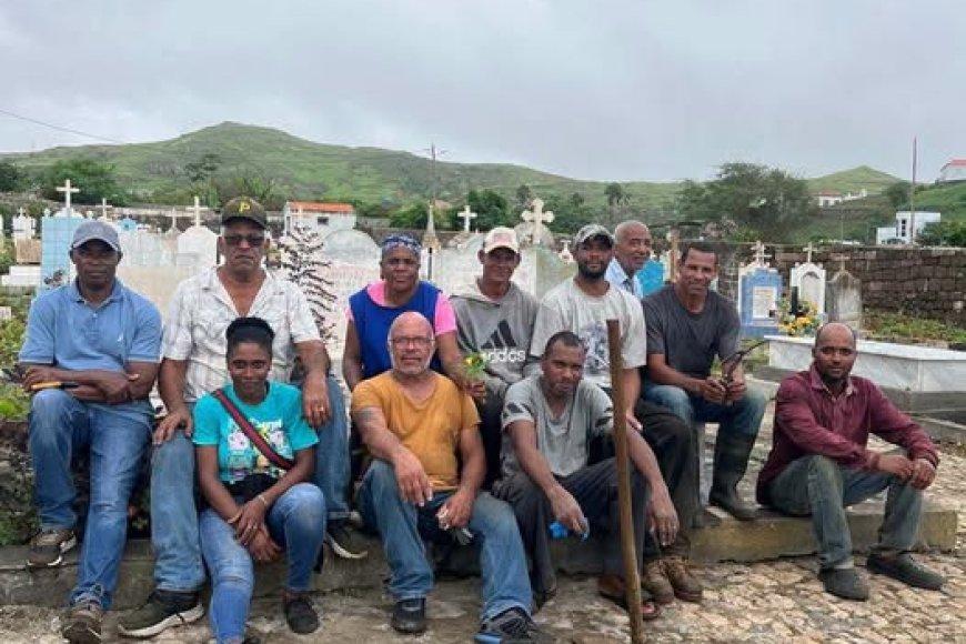 Comunidade de Cova Rodela une esforços na limpeza tradicional do Cemitério de Lêm, na Brava