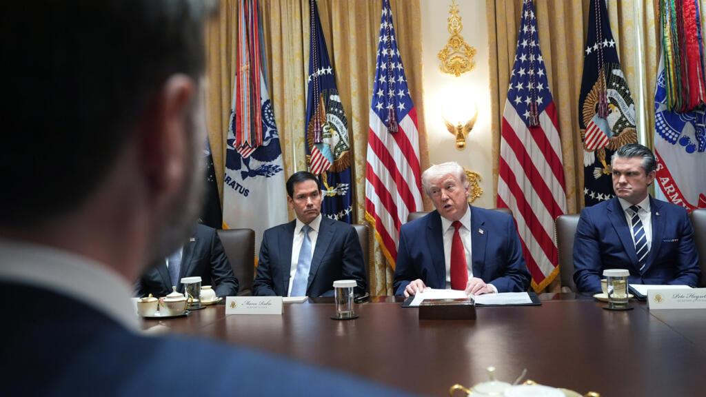 Donald Trump "dá" mais 10 dias ao Irão para avaliar plano de paz