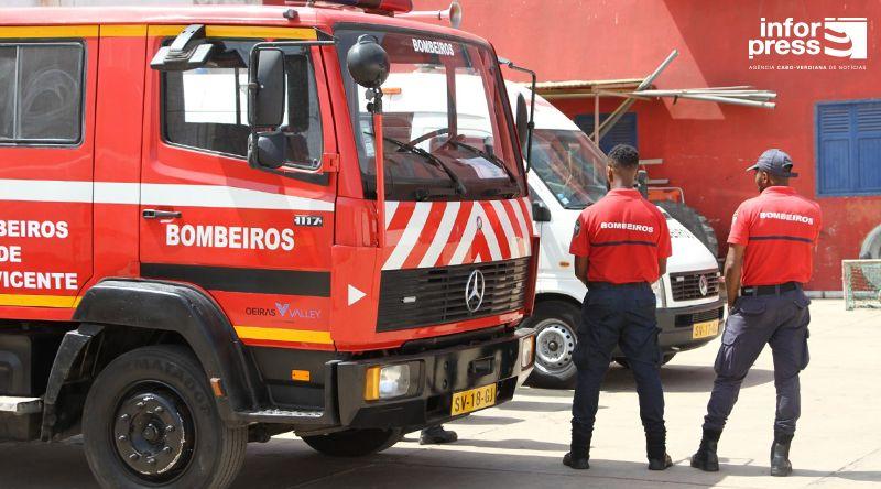 São Vicente: Bombeiros saem à rua para exigir cumprimento de acordos com a autarquia