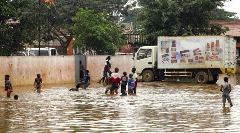 Chuvas intensas causam uma morte e afectam 16.900 pessoas na capital angolana
