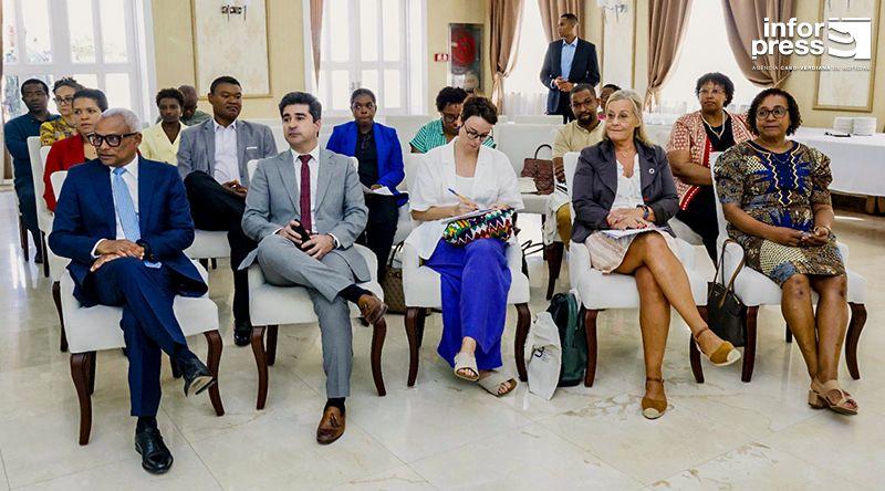 Cabo Verde recebe formação pioneira do SPALOC em investigação clínica