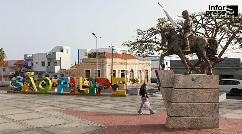 Fogo: Câmara de São Filipe reforça sistema de gestão de resíduos com 150 contentores