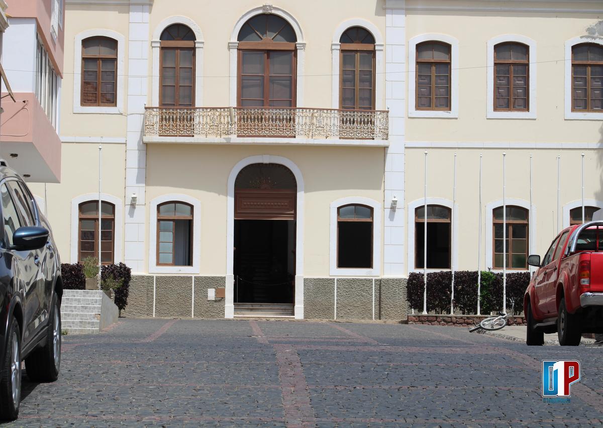São Vicente: Câmara Municipal Homenageia 'Tubarões Azuis' com Terrenos