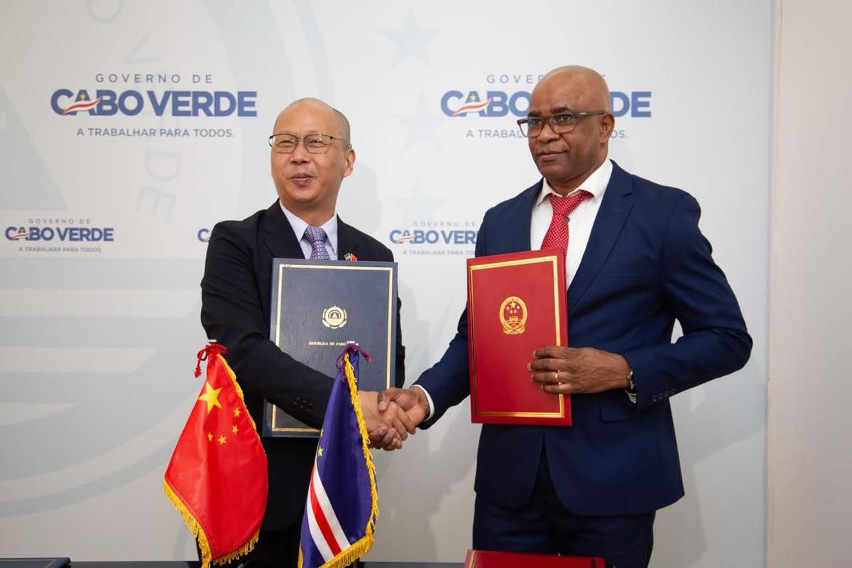 Cabo Verde e China reforçam infraestruturas escolares