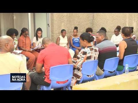 Aposta na Capacitação de líderes comunitários para prevenir a violência e reforçar a segurança.