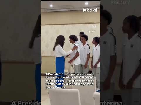 PR interina, Janira Hopffer Almada, recebeu esta segunda-feira a seleção de futebol sub-15