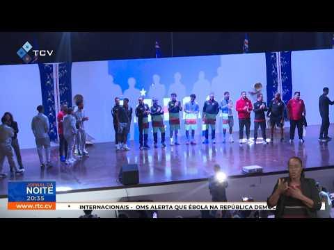 Homenagem aos Tubarões Azuis por Operadores Turísticos