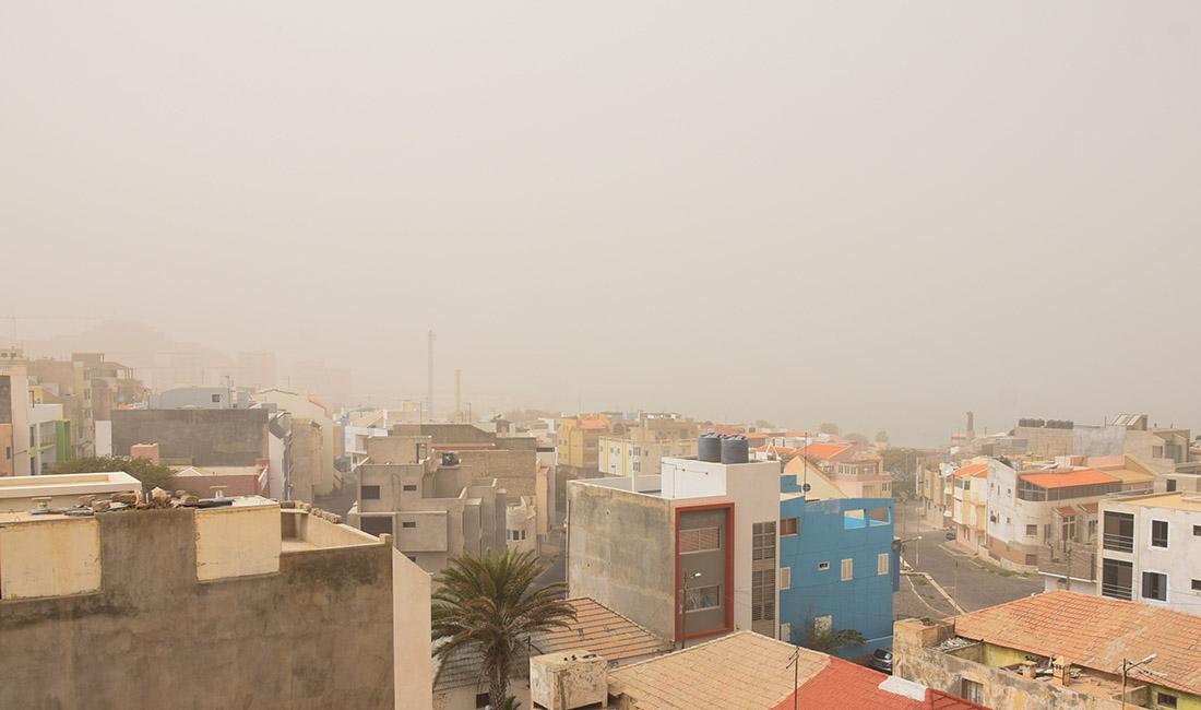 INMG alerta para chegada de poeira e pede à população que limite a exposição ao ar livre