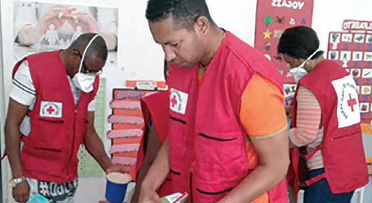Cruz Vermelha leva kits escolares e feira de saúde a Achada Grande Trás
