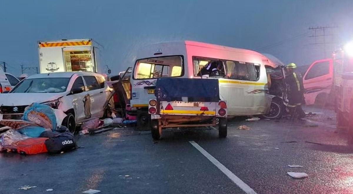 Choque múltiplo na África do Sul resulta na morte de 21 pessoas