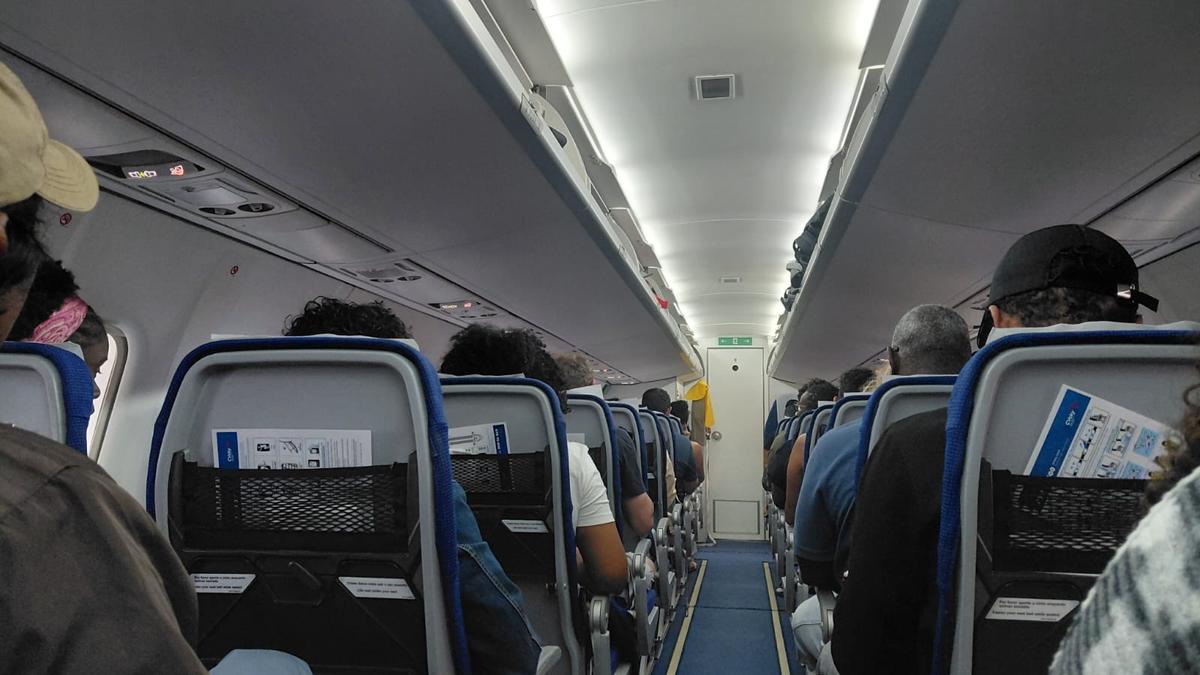 Mais uma vez, a cocaína chega pelo aeroporto. E o problema já não parece ser apenas quem a transporta