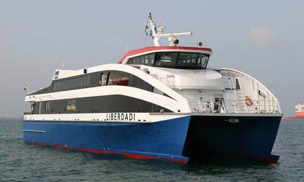 Navio “Liberdadi” avariado após incidente no Porto da Praia deixa rota Santiago–Fogo–Brava sem ligações marítimas