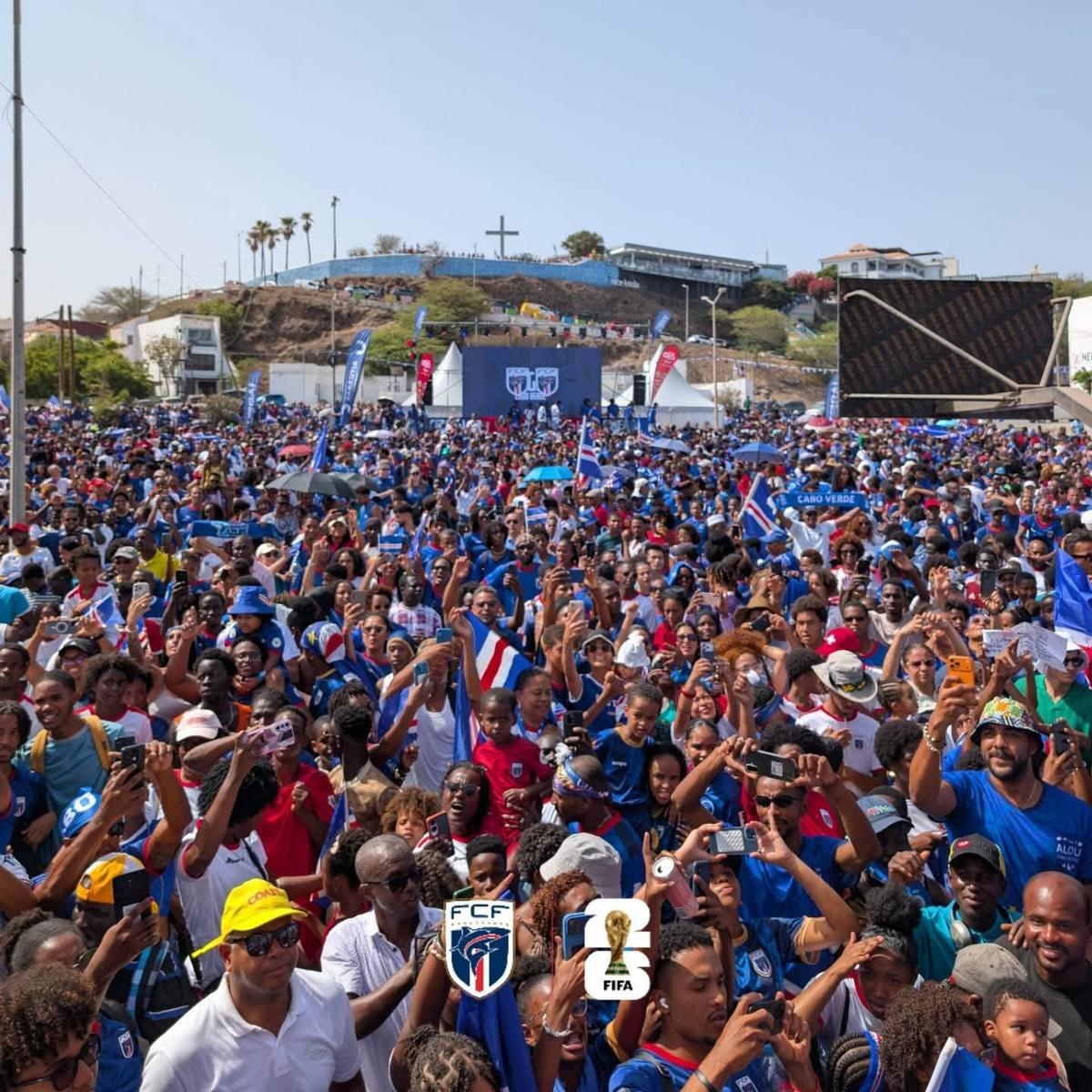 Heróis do Mundial recebidos em apoteose: Cabo Verde celebra os Tubarões Azuis no regresso ao país