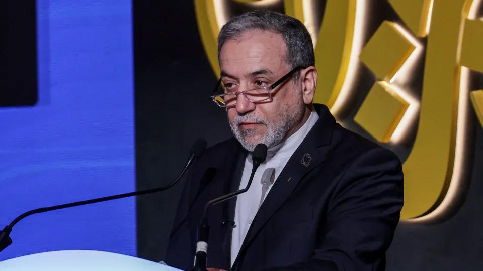 Irão Responde com Ironia a Ameaça de Trump sobre Taxa de Ormuz