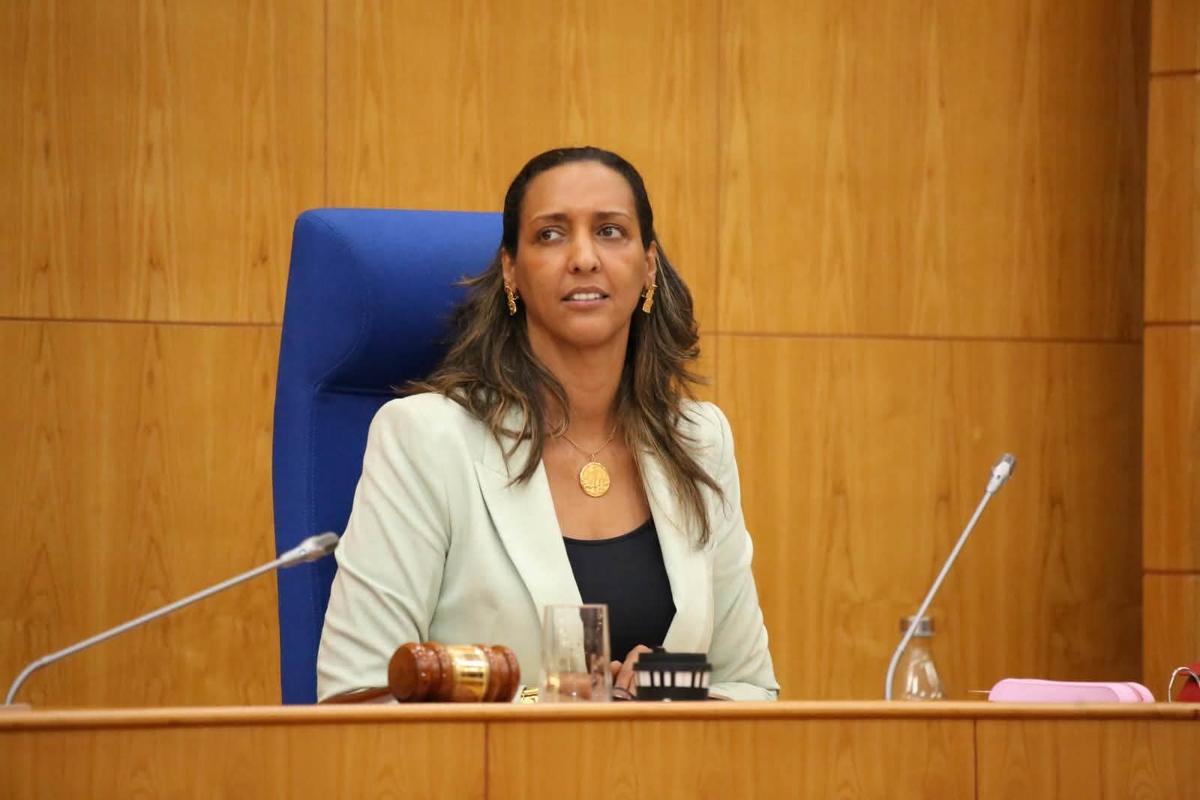 Janira chega ao Plateau pela lei. Por que razão o Governo resolveu transformar o normal em “histórico”?