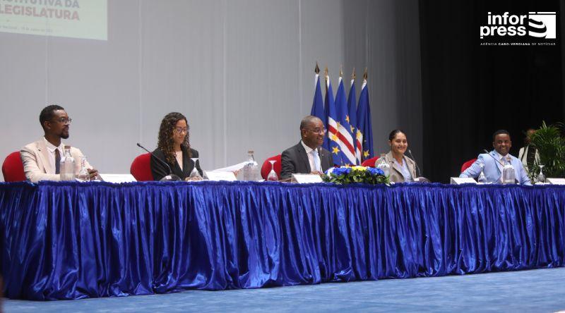 Parlamento da XI Legislatura com equilíbrio de género e predominância de deputados entre 41 e 60 anos