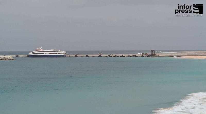 Maio: Abastecimento da ilha continua condicionado devido à inoperacionalidade da rampa metálica do porto de Porto Inglês