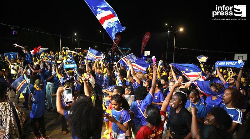 Mundial 2026: Adeptos Celebram Percurso Histórico dos Tubarões Azuis