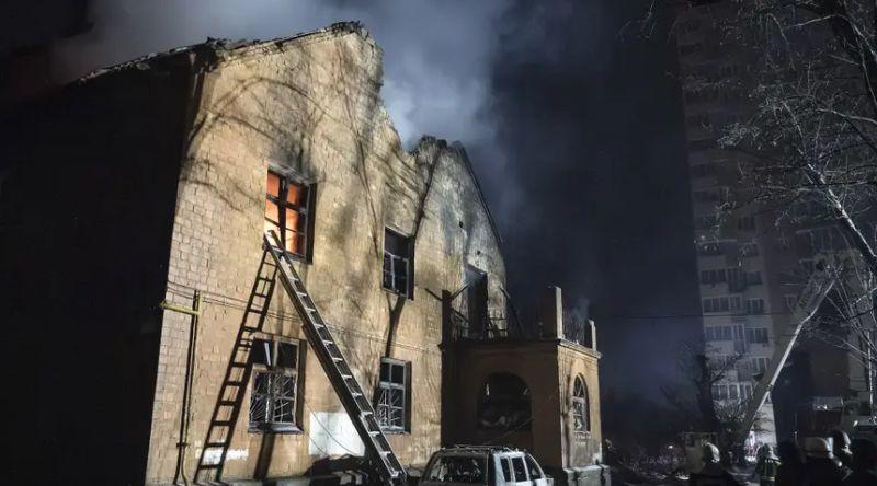 Ataques russos causam pelo menos oito mortos em Kiev e no leste da Ucrânia