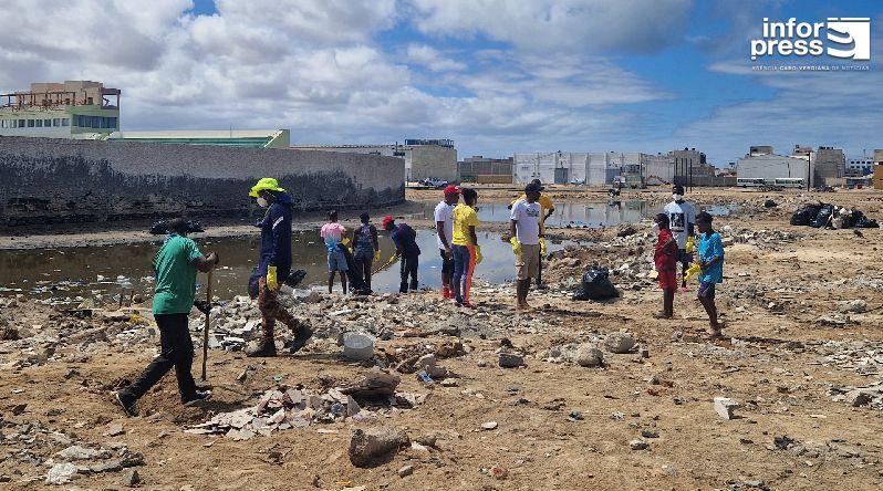 Boa Vista: Comunidade do Bairro da Boa Esperança une-se em acção de limpeza da zona