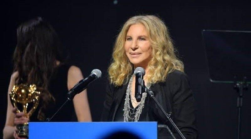 EUA: Cantora Barbra Streisand critica "ego desmedido" de Donald Trump