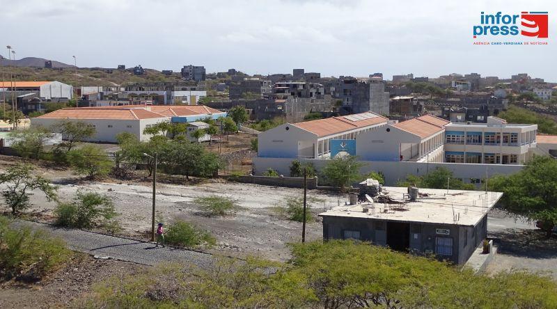 Porto Novo: Moradores do complexo habitacional Casa para Todos reinvindicam passeios na estrada de acesso