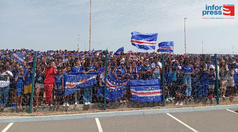Cabo Verde comemora 51 anos de independência no dia em que recebe os Tubarões Azuis
