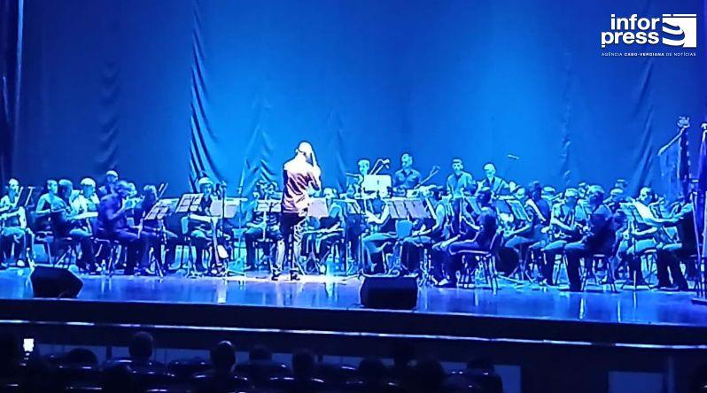 Mais de 60 artistas celebram ligação entre Açores e Cabo Verde em espectáculo na Assembleia Nacional