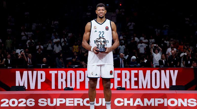 Basquetebol: Edy Tavares conquista Supercopa da Euroliga e é eleito primeiro MVP da competição