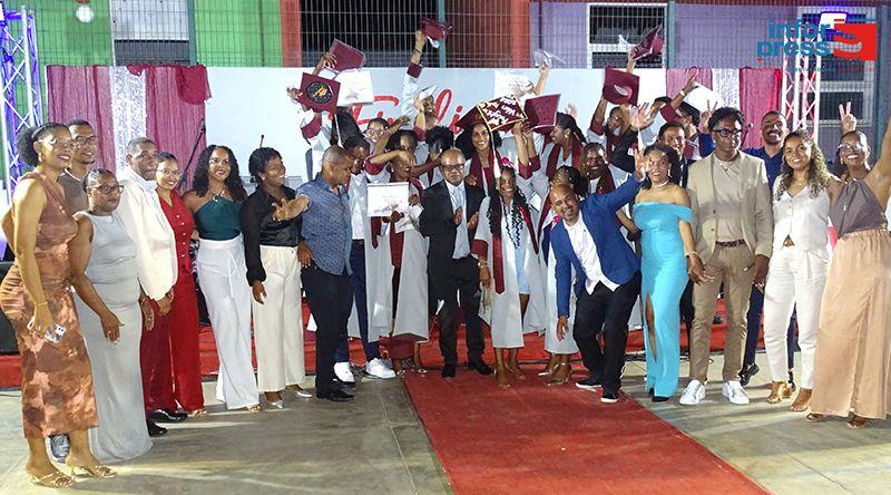 Porto Novo: Escola Progresso assinala 24 anos de trabalho e dedicação ao ensino com imposição de fitas a novos finalistas